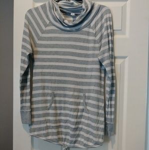 Old navy maternity sweater (L)
